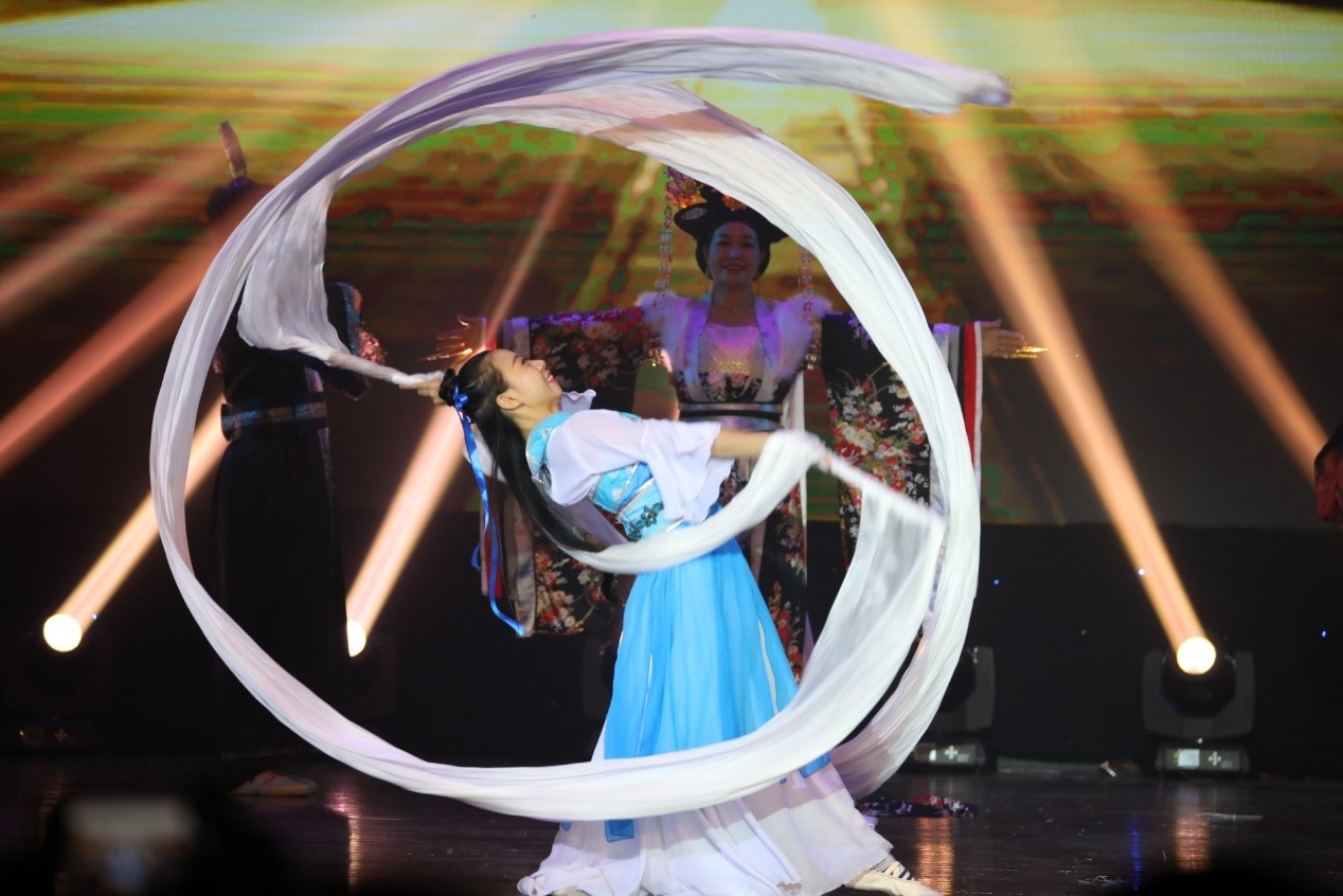 献礼93周年校庆我院 “华夏霓裳——服饰民族志”节目演出圆满成功