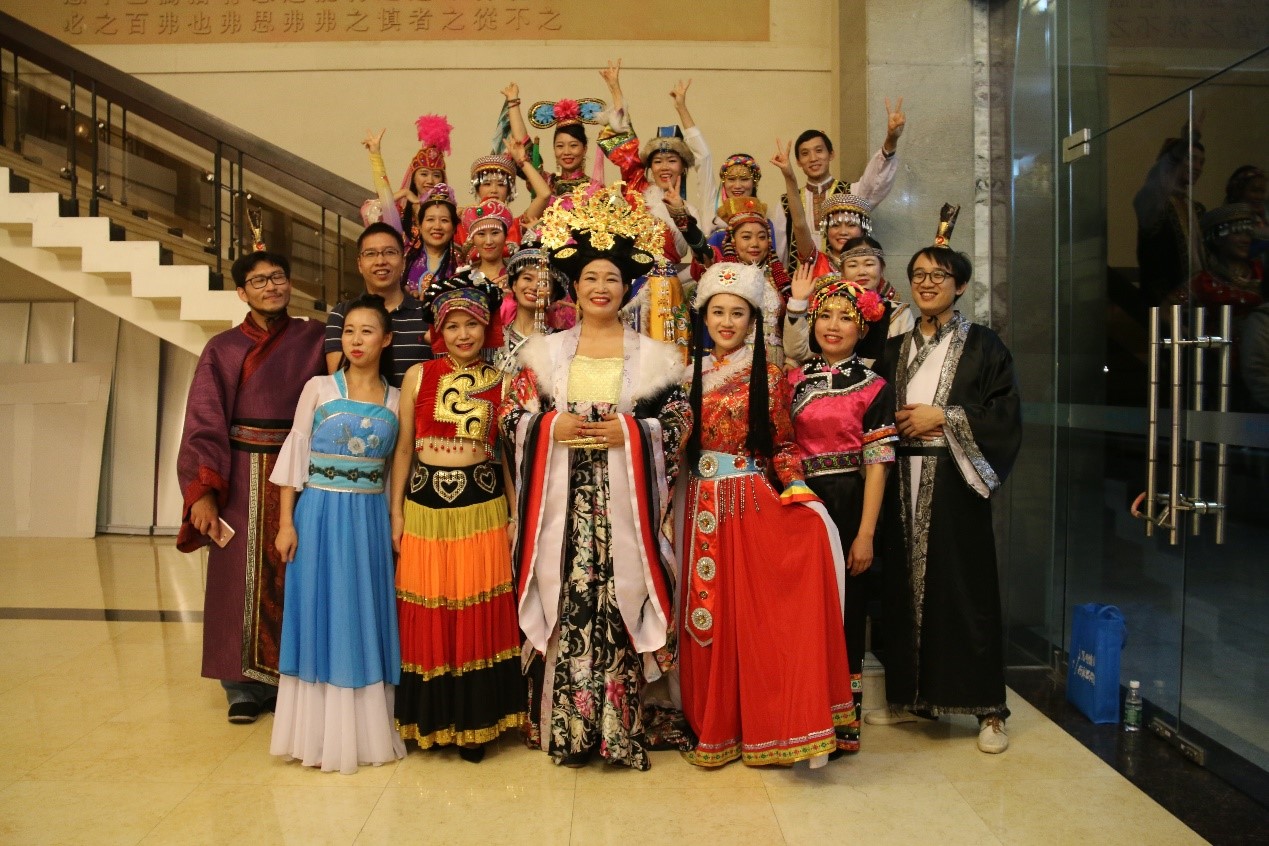 献礼93周年校庆我院 “华夏霓裳——服饰民族志”节目演出圆满成功