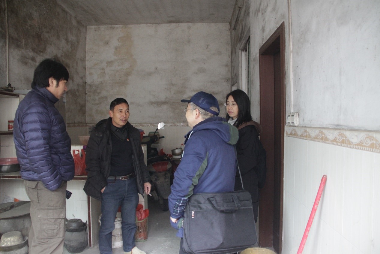 寒风冷雨送温暖 ——yl23455永利集团社会学与人类学学院赴柯木湾村进行扶贫慰问工作